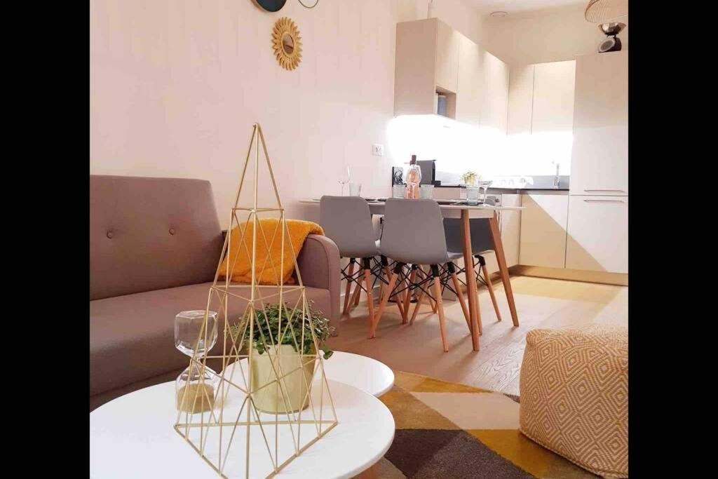 2 Chambres Refait à Neuf, Climatisé, à 2 Min De La Appartement *